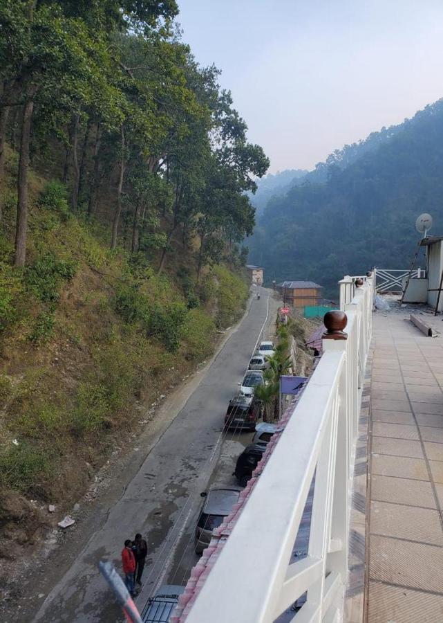 7 Hills Hotel And Resort Lansdowne Exteriér fotografie